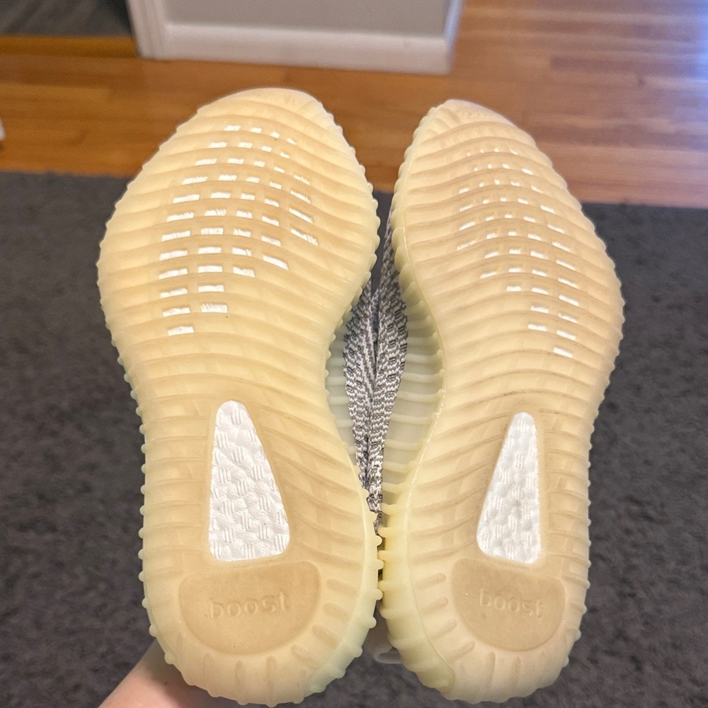 Adidas Yeezy Boost 350 V2 in Gray and Cream Size 5 Men/Kids/6.5 Women’s. - Picture 2 of 4